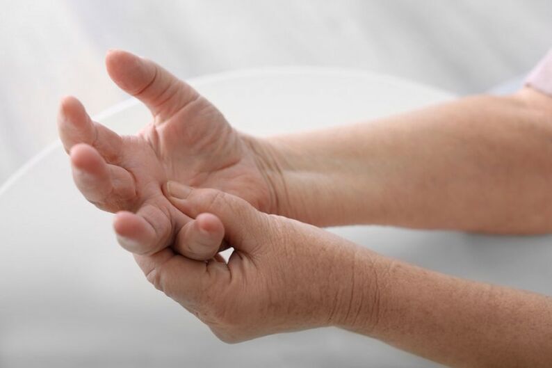 ხელების და თითების ტკივილი საშვილოსნოს ყელის ოსტეოქონდროზის საერთო სიმპტომია